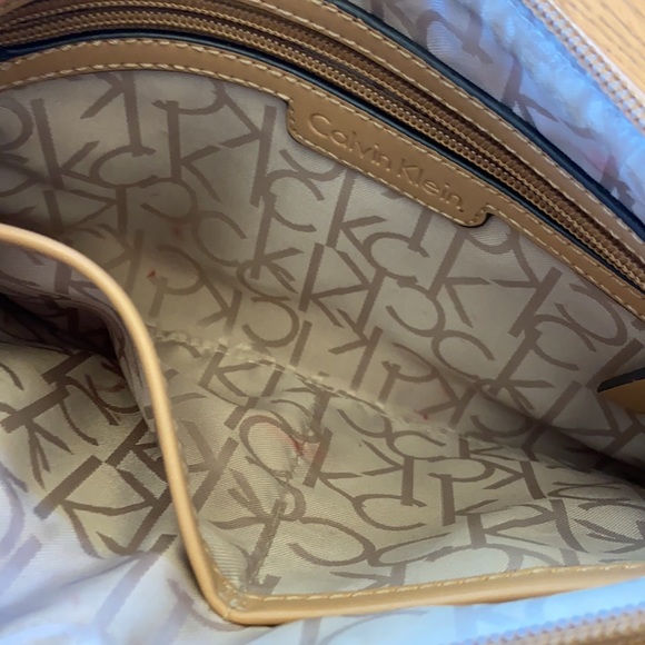 Calvin Klein Crossbody Bag / Purse - Picture 4 of 9